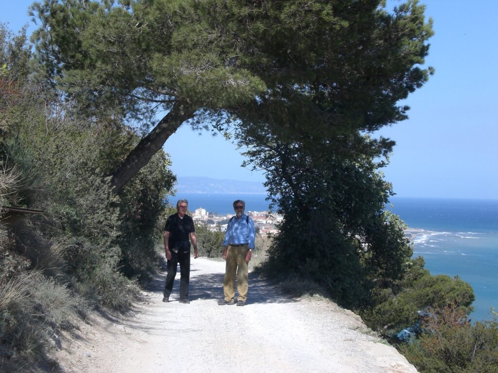 Wanderweg Via Julia Augusta oberhalb des Meeres